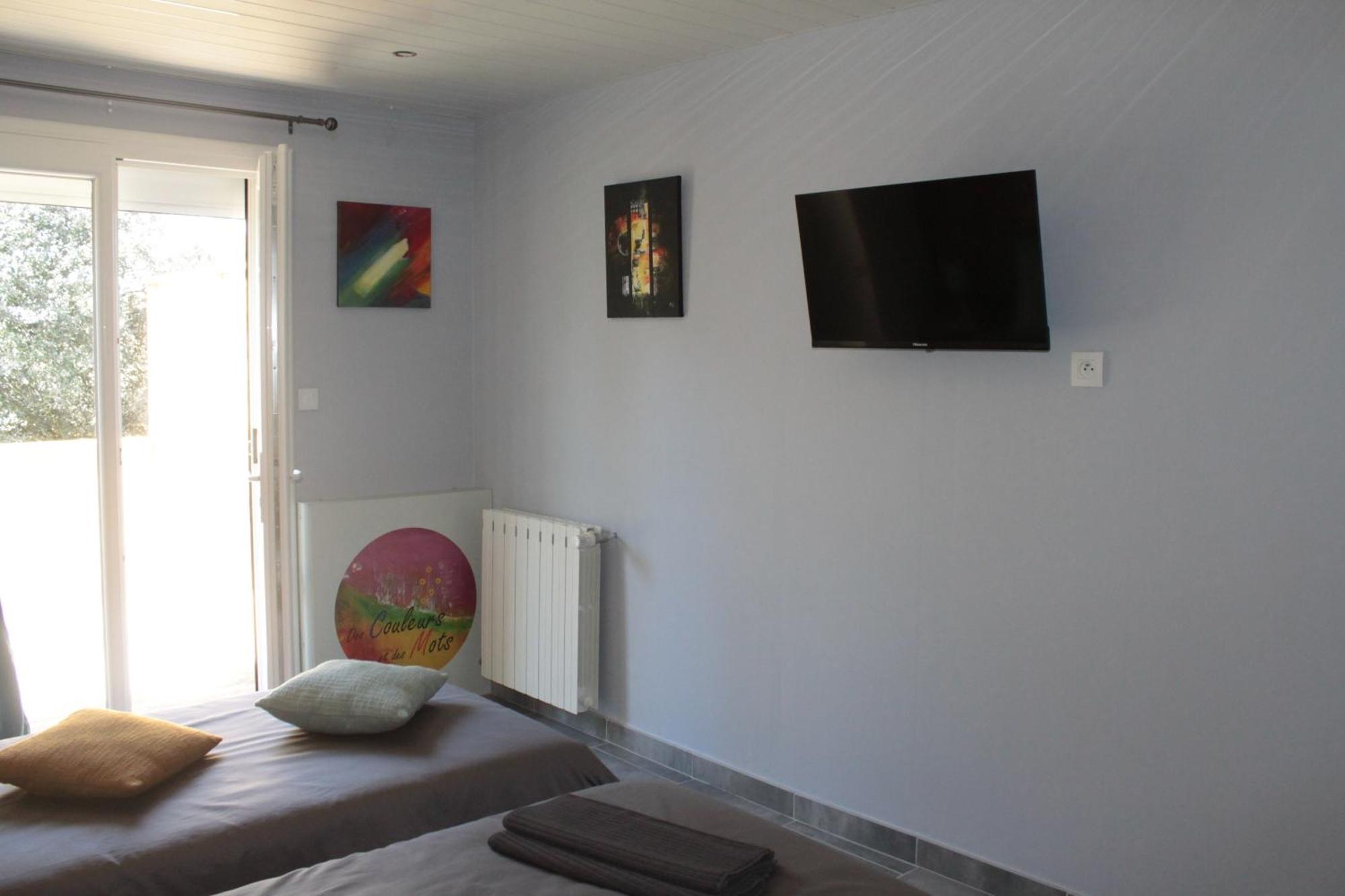 Chambres D'Hotes Des Couleurs Et Des Mots Villeneuve-de-Berg Extérieur photo
